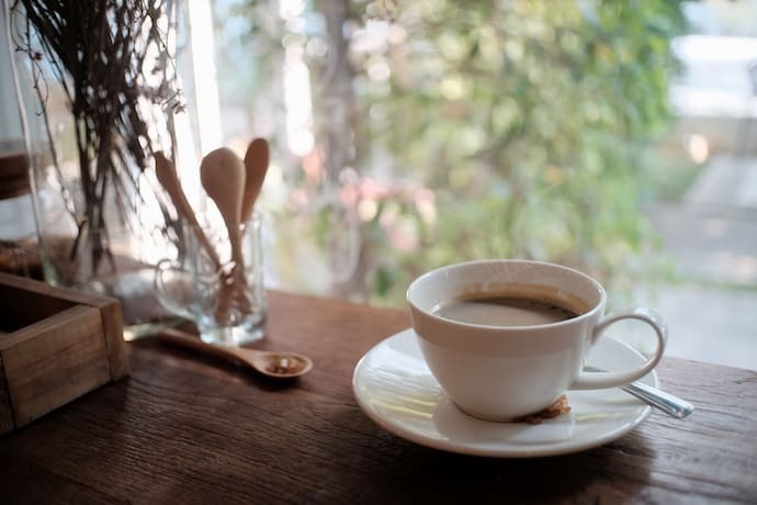 Xícara de café em bancada