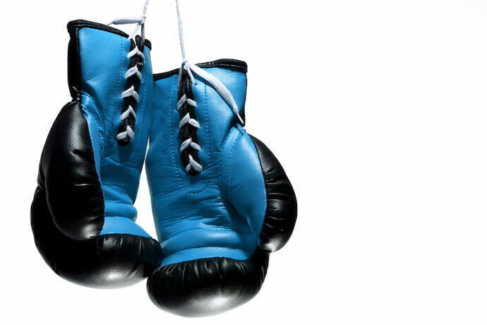 Luvas de boxe azul.