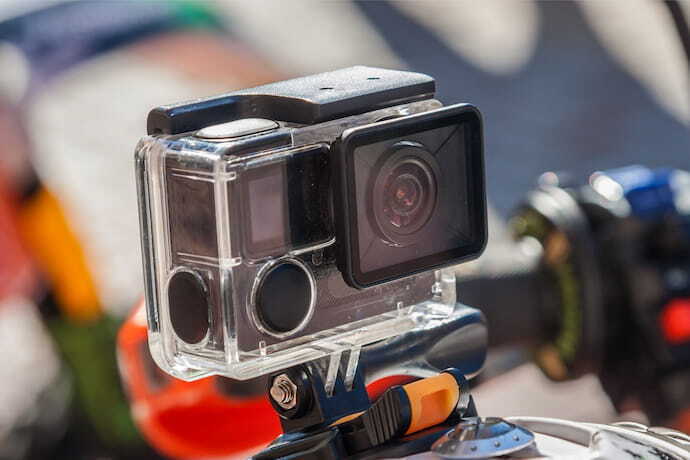 Pessoa com GoPro.