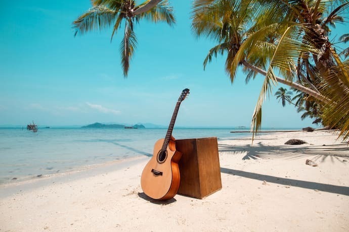 Cajon com violão.