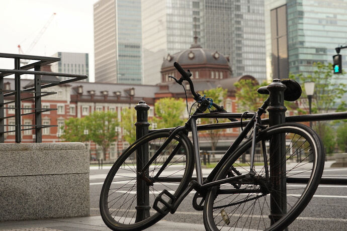 Uma bicicleta estacionada