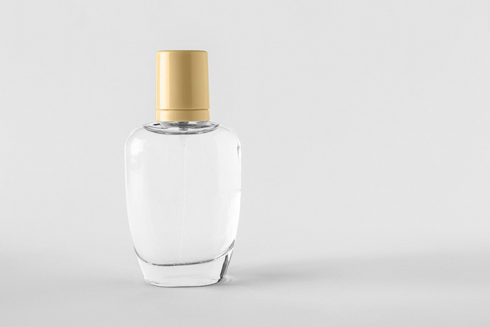 Perfume laranja em frasco transparente